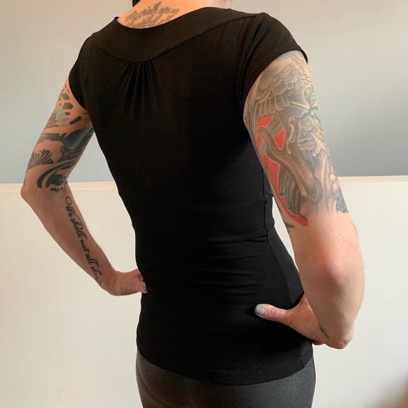 Y2K Le Chateau stretch poly cap sleeve V-neck - Picture 2 of 2